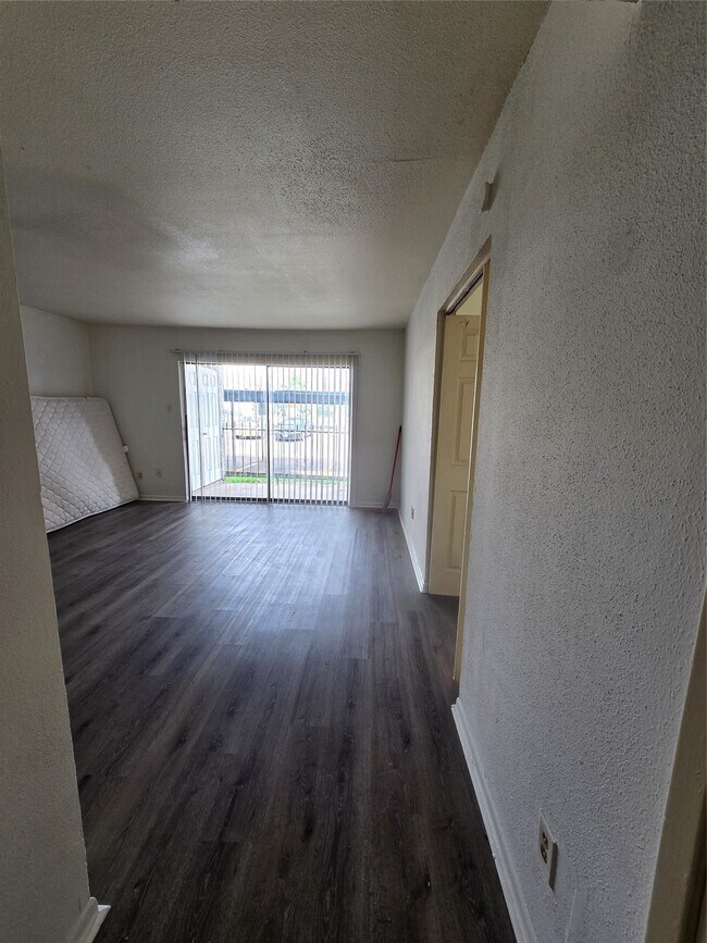 Foto del edificio - 2820 S Bartell Dr