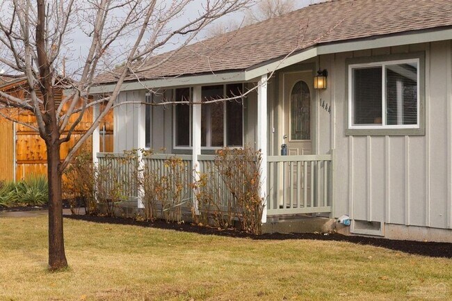 Foto del edificio - 1444 NW Canyon Dr