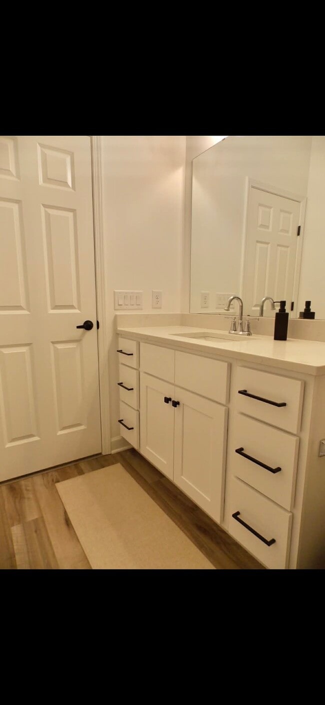 Building Photo - 2739 Primrose Ave