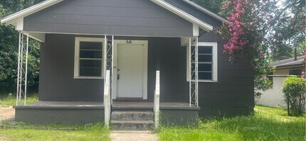 Building Photo - 616 Cherry Ave
