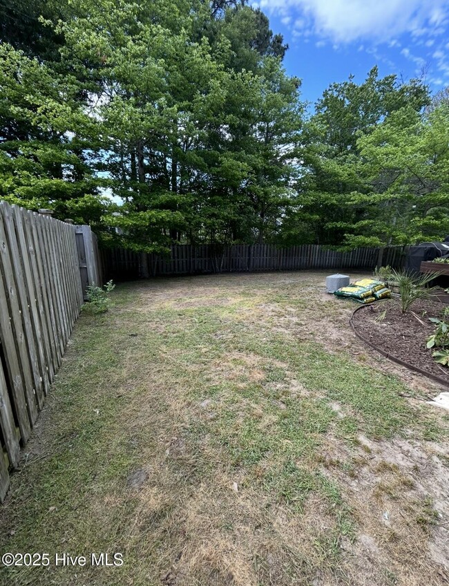 Building Photo - 231 Chalet Rd