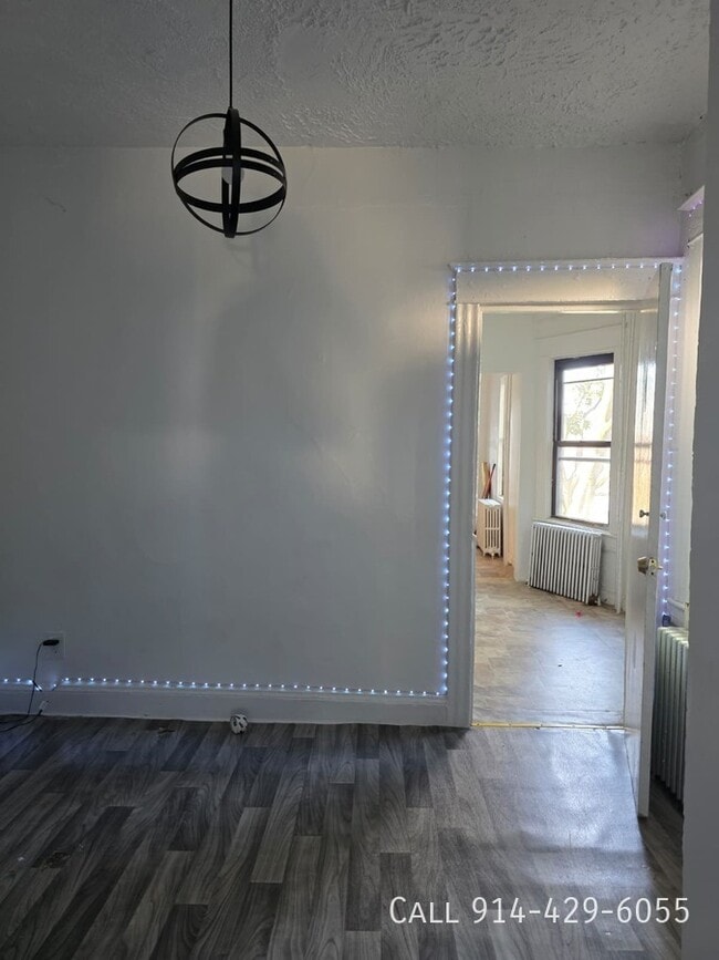 Building Photo - 33 Van Cortlandt Park Ave