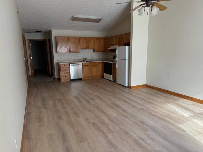 Sala y cocina - 2237 Shamrock Ln