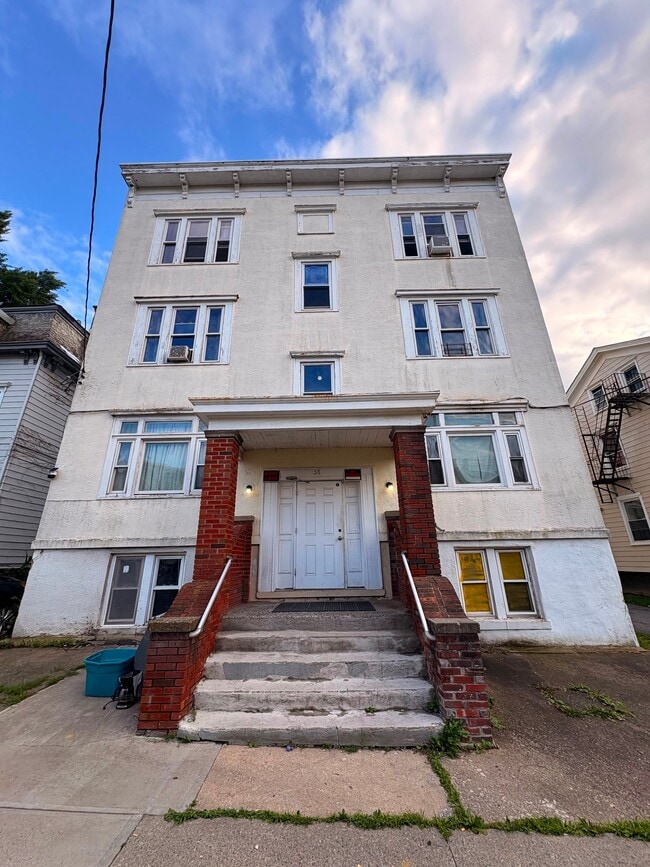 Building Photo - 58 Noxon St