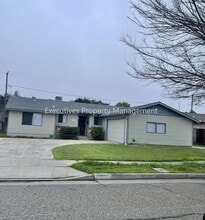 Building Photo - 1271 Spruce Ave
