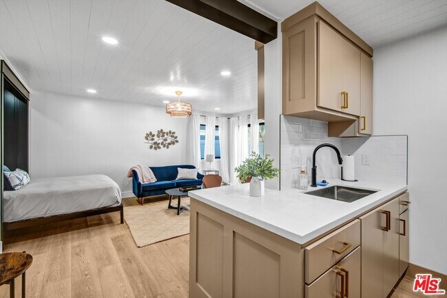Foto del edificio - 1083 Montauk Ln