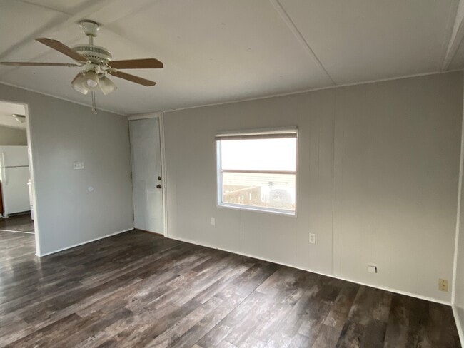 Building Photo - 127 Delta Dawn Dr