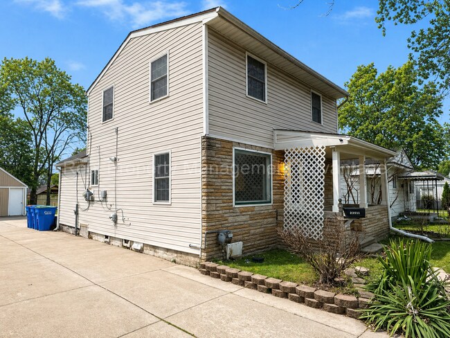 Foto del edificio - Cute Three-Bedroom with Large Deck!