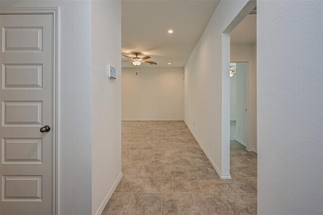 Building Photo - 1118 Cattle Chute Ct