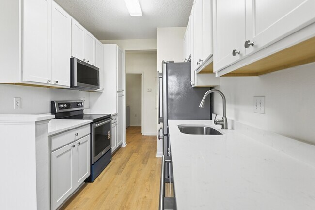 Foto del edificio - 1127 Rosewood Ln