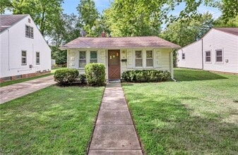 Building Photo - 28 Ledgewood Dr