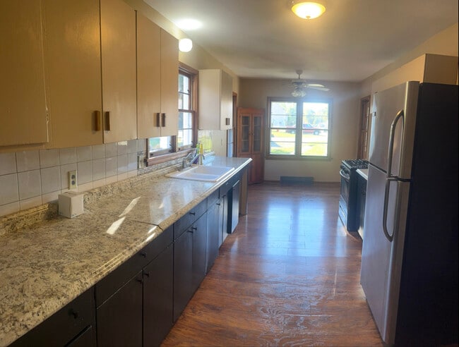 Building Photo - 2581 E Main St