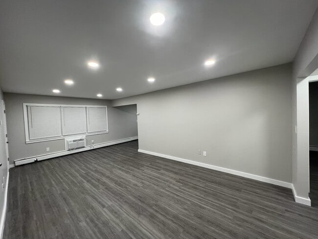 Sala de estar - 108 Columbia Ave