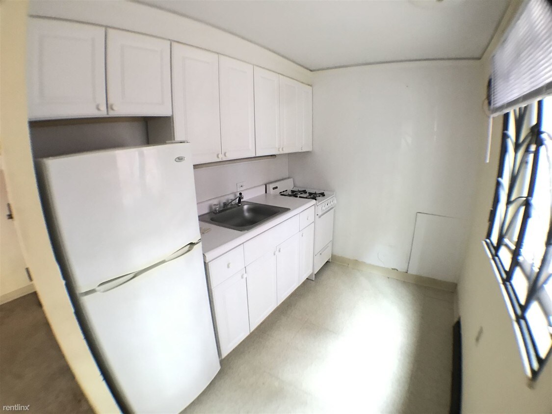Primary Photo - 5923 Howe St