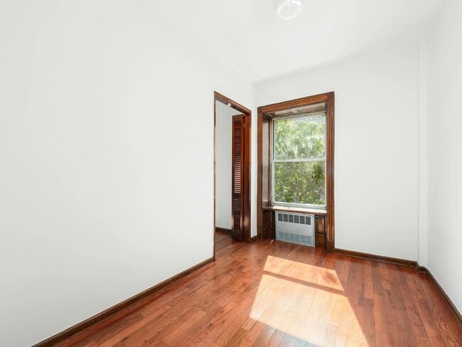 Building Photo - 145 W 80th St