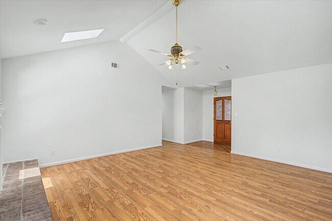 Building Photo - 4 Bed/2 Bath Updated Home in Richmond Heights