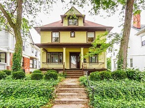 Building Photo - 209 S Goodman St