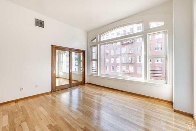 2HAB, 2BA - 1,089SF - DORMITORIO PRINCIPAL - Jewelry Trades Building