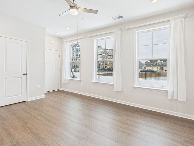 Foto del edificio - 640 Brookwood Glen Terrace