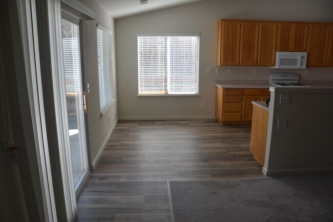 Building Photo - Updated and clean Dallas Ranch area 4 bedr...