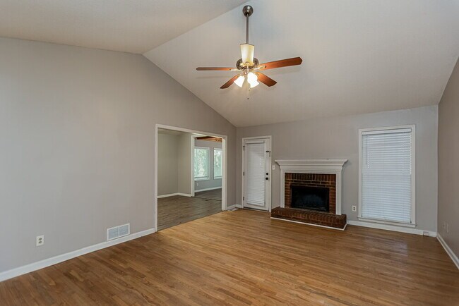 Foto del edificio - 3604 Spring Leaf Ln