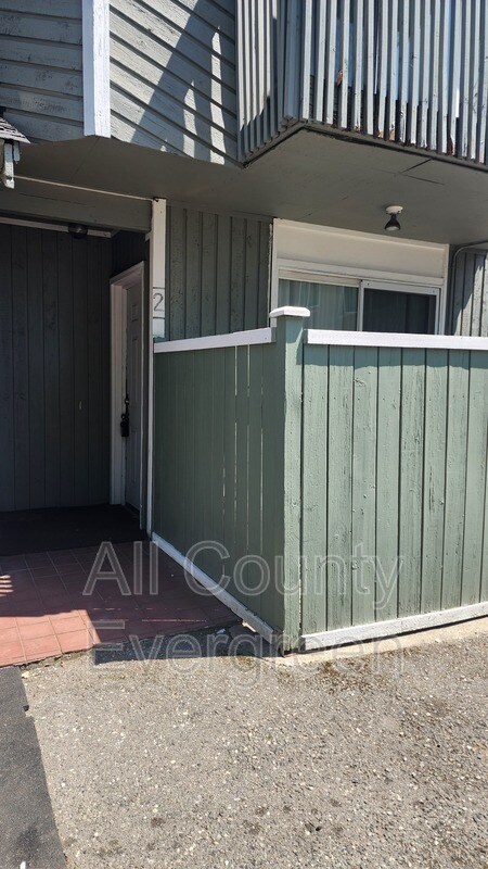 Building Photo - 540 Burnett Ave S