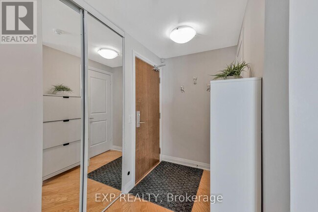 Building Photo - 1055 Southdown Rd