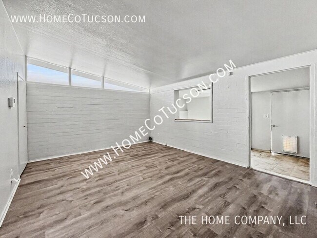 Foto del edificio - 118 W 5th Ave