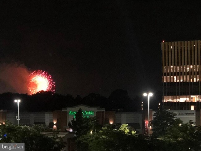 Foto del edificio - 181 E Reed Ave