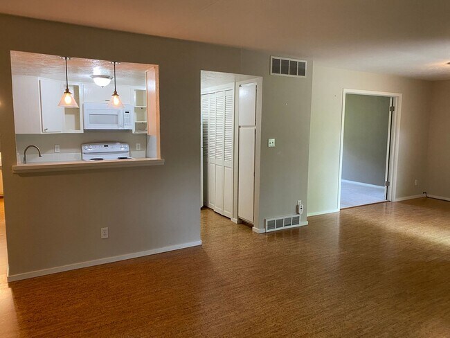 Foto del edificio - 2 BD/1 BA Condo Next to Ideal Market in Ol...