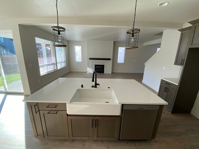 Kitchen - 635 SE 36th St