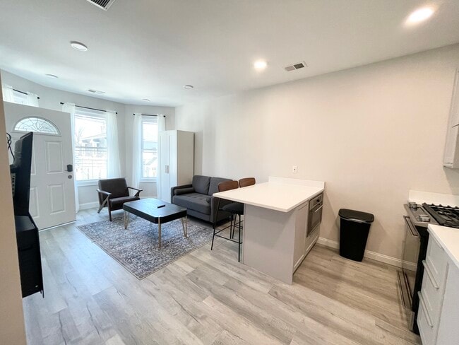 Building Photo - 29 Newport St