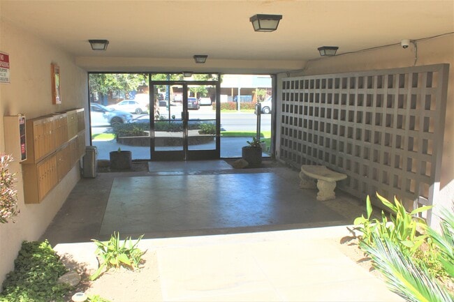 Front (Interior) - The Palms Apartments