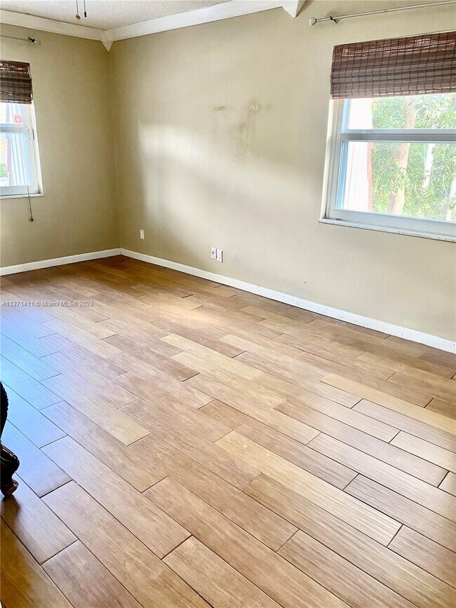 Building Photo - 21 Jacaranda Dr