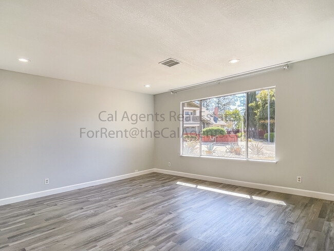 Foto del edificio - 3600 Siskiyou Ct