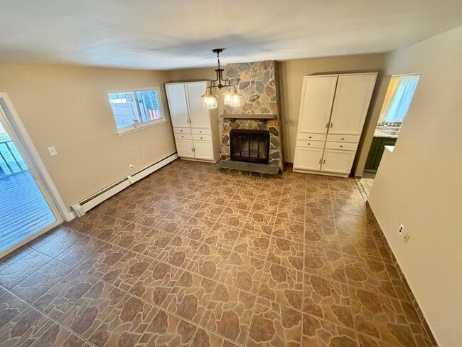 Building Photo - 40 Sarah Ln