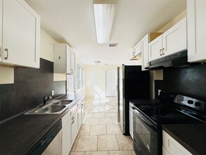 Building Photo - 6729 Lodge St