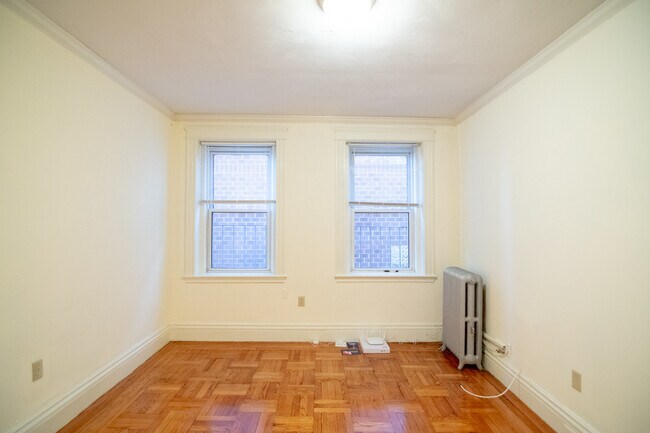 Building Photo - 48 Queensberry St