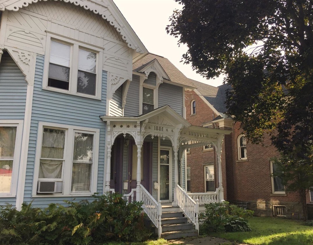 Foto principal - 382 Main St