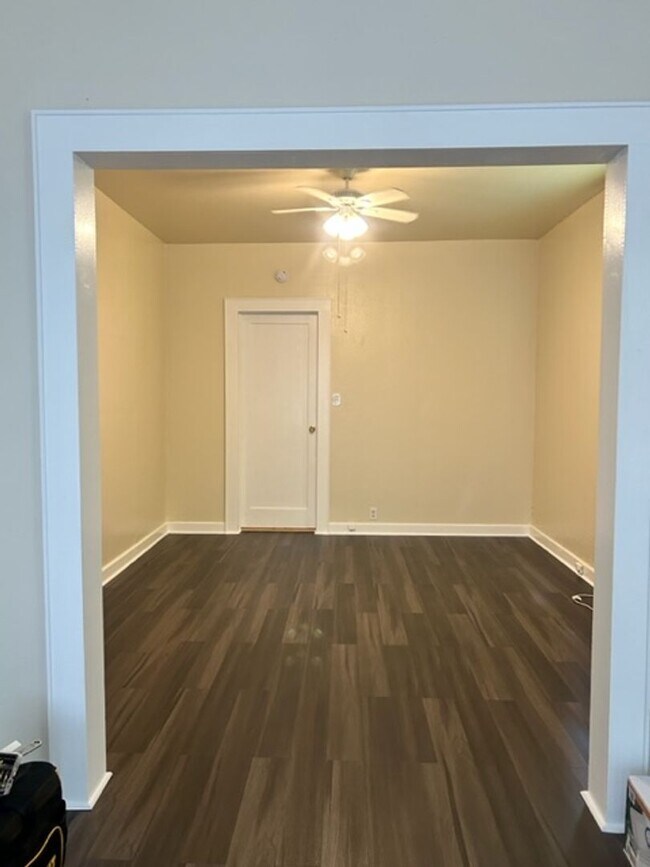 Building Photo - mcl1125