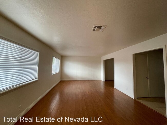 Building Photo - 4 br, 2.5 bath House - 6328 Alta Drive,
