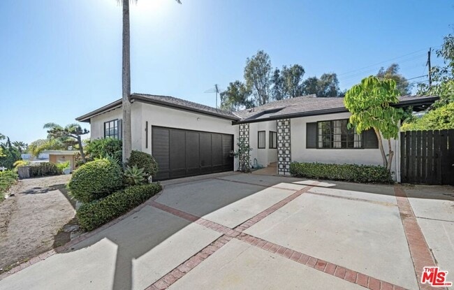 Building Photo - 2617 S Beverly Dr