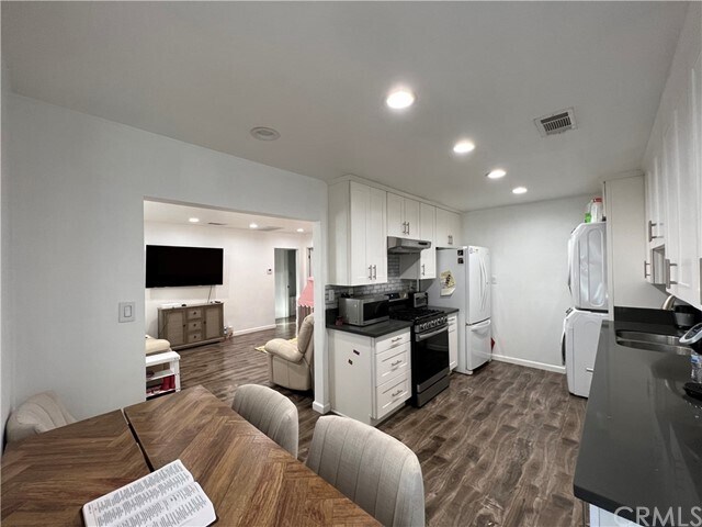 Building Photo - 17006 S Catalina Ave