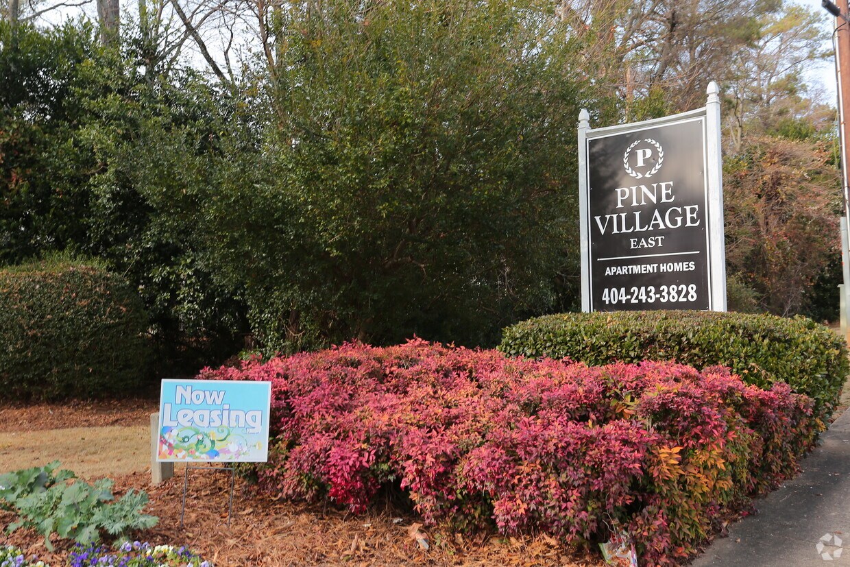 The Life at Pine Village Apartments Decatur, GA