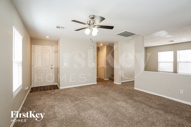 Foto del edificio - 5013 Whistling Acres Ave
