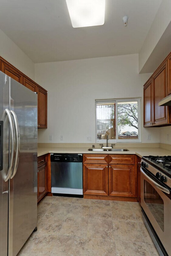 Primary Photo - 14735 Friar St