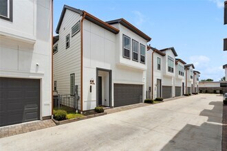 Building Photo - 9551 Neuens Rd