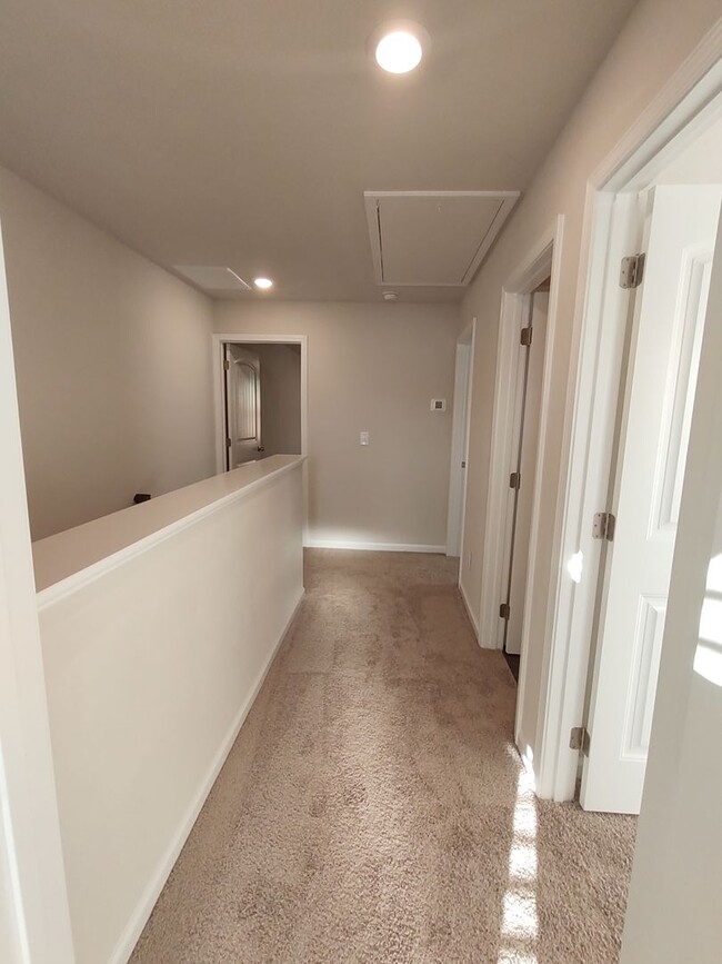 Foto del edificio - BRAND-NEW Townhome Located in Sanford- Min...