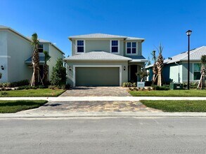Building Photo - 10681 SW Morning Glory Dr