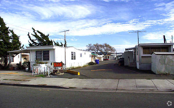 Foto del edificio - Alpine Mobile Home Park